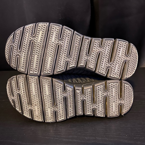 Skechers Black Quilted Memory Foam Tennis Shoes Size 9 - Picture 3 of 7